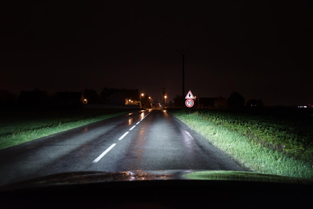 PHILIPS_LFS_U60_HL_Rural_Road_Driver_view_1_DE_21_171956