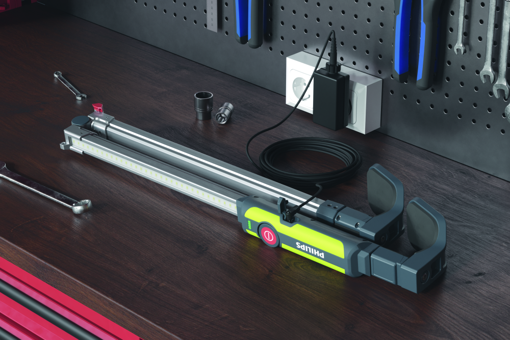 Philips_PIC_Xperion-6100_Bonnet_X61BONN_ChargingFolded_EMEA_24_171749